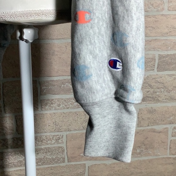 Champion - Sz M - crop hoodie raw hem look - super soft inside - Picture 4 of 9